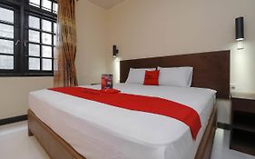 RedDoorz Plus near Halim Perdanakusuma 2